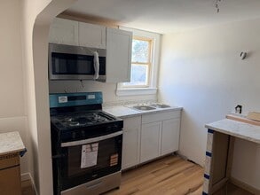 Building Photo - 1926 Shore Rd