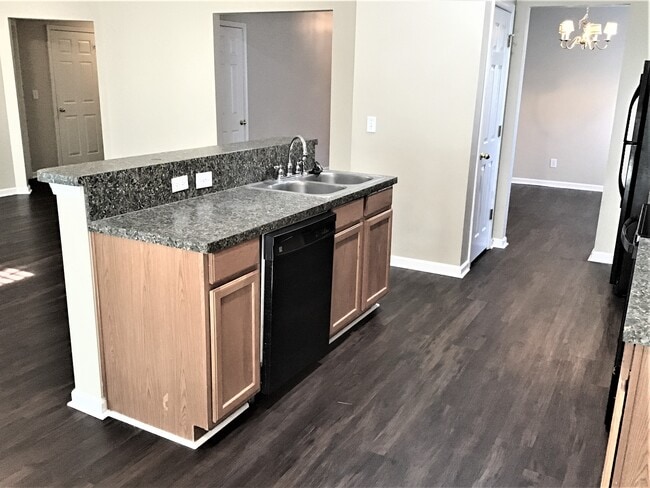 Building Photo - 5037 Thornton Dr