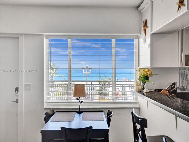 Foto del edificio - 1815 N Surf Rd