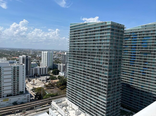 Building Photo - 1250 S Miami Ave