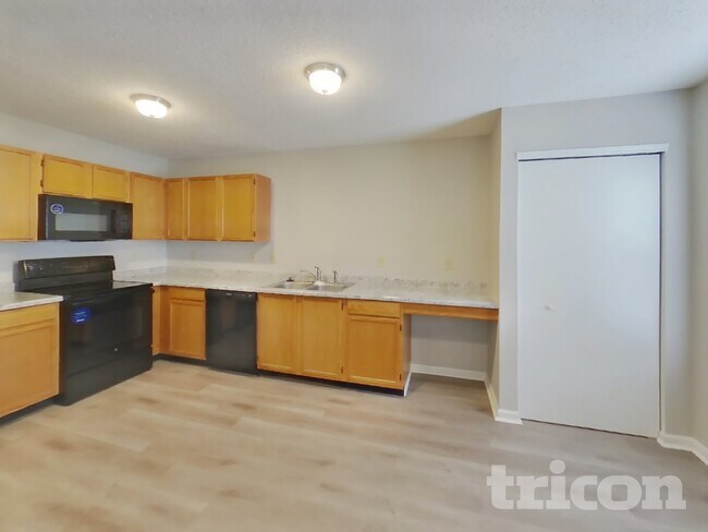 Foto del edificio - 121 Winterwood Dr