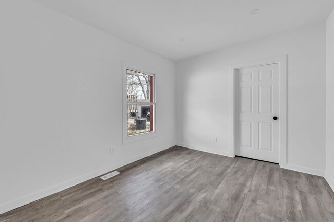 one of the many bedrroms - 4531 Park Ave