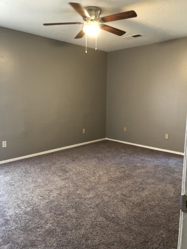 Building Photo - 4329 Kerwin Dr