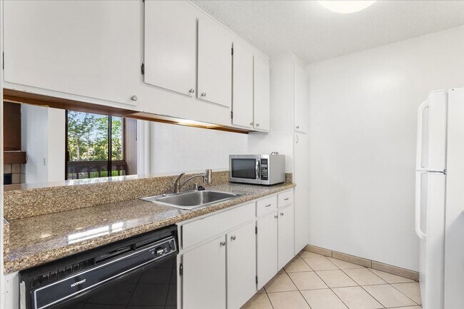 Foto del edificio - 2101 Shoreline Dr