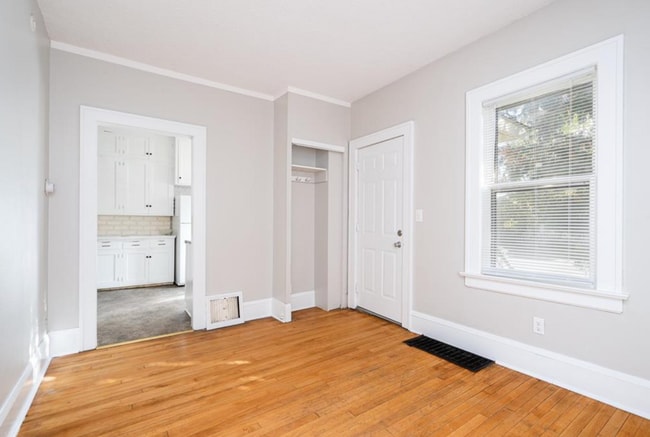 Building Photo - Perfect 4 bedroom count Home in Minneapolis
