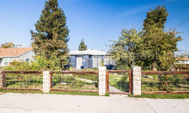 Foto del edificio - 3 Bedroom/1 Bath Home - $1995 Per Month!