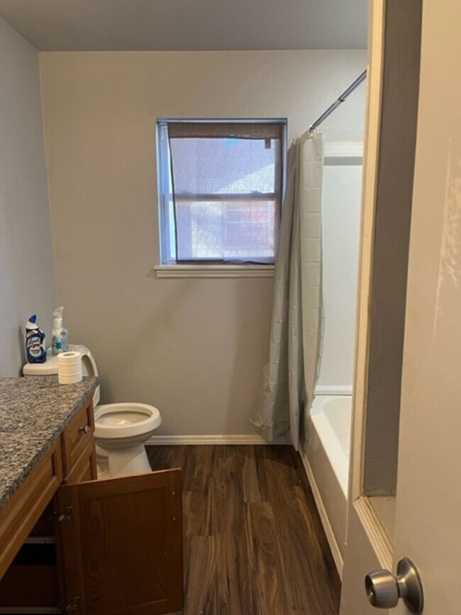 Foto del edificio - Three Bedroom/One Bath Home