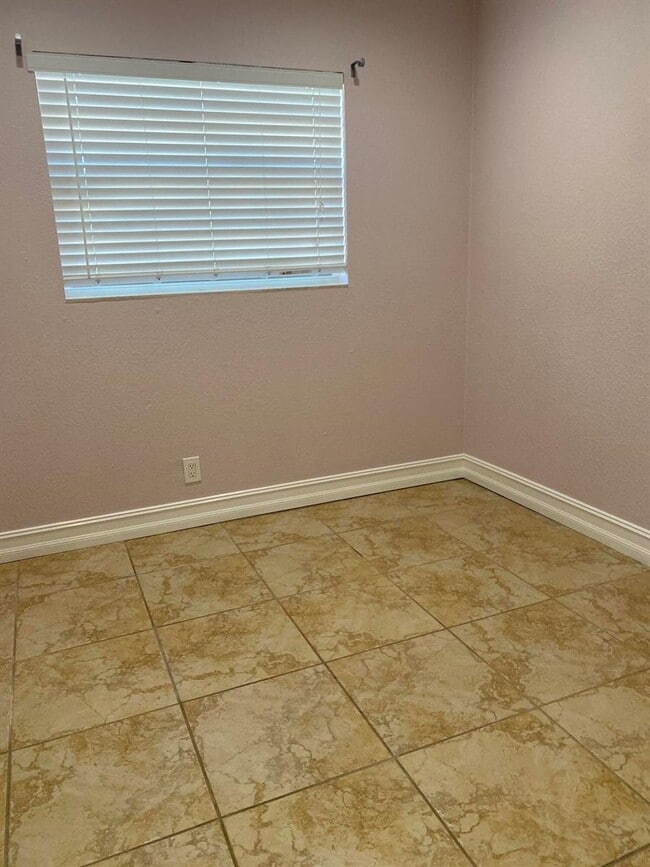 Foto del edificio - 3436 Housatonic Dr