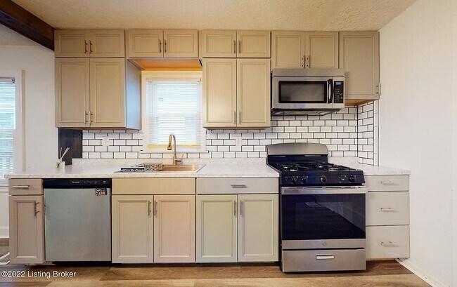 Foto del edificio - 834 W Whitney Ave