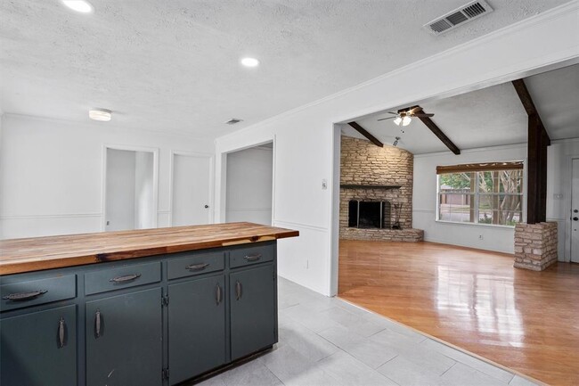 Foto del edificio - 600 Dove Creek Dr