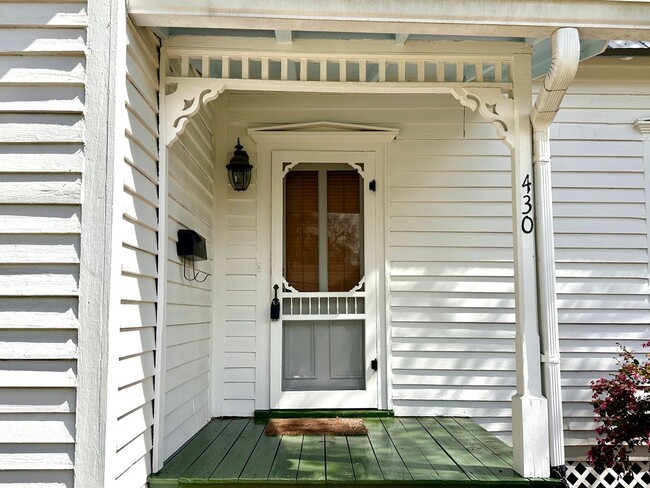 Building Photo - Historic Beauty in the Heart of Downtown F...