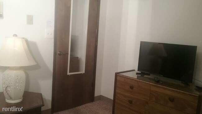 Building Photo - 1 br, 1 bath House - 18316 - 1st Ave NE