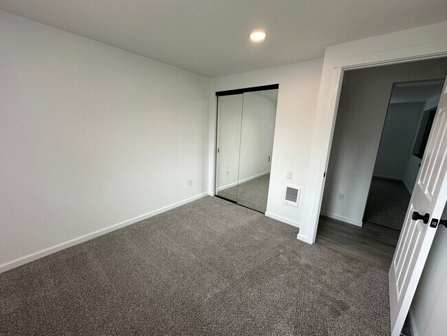 Foto del edificio - 1527 Santiam Hwy SE