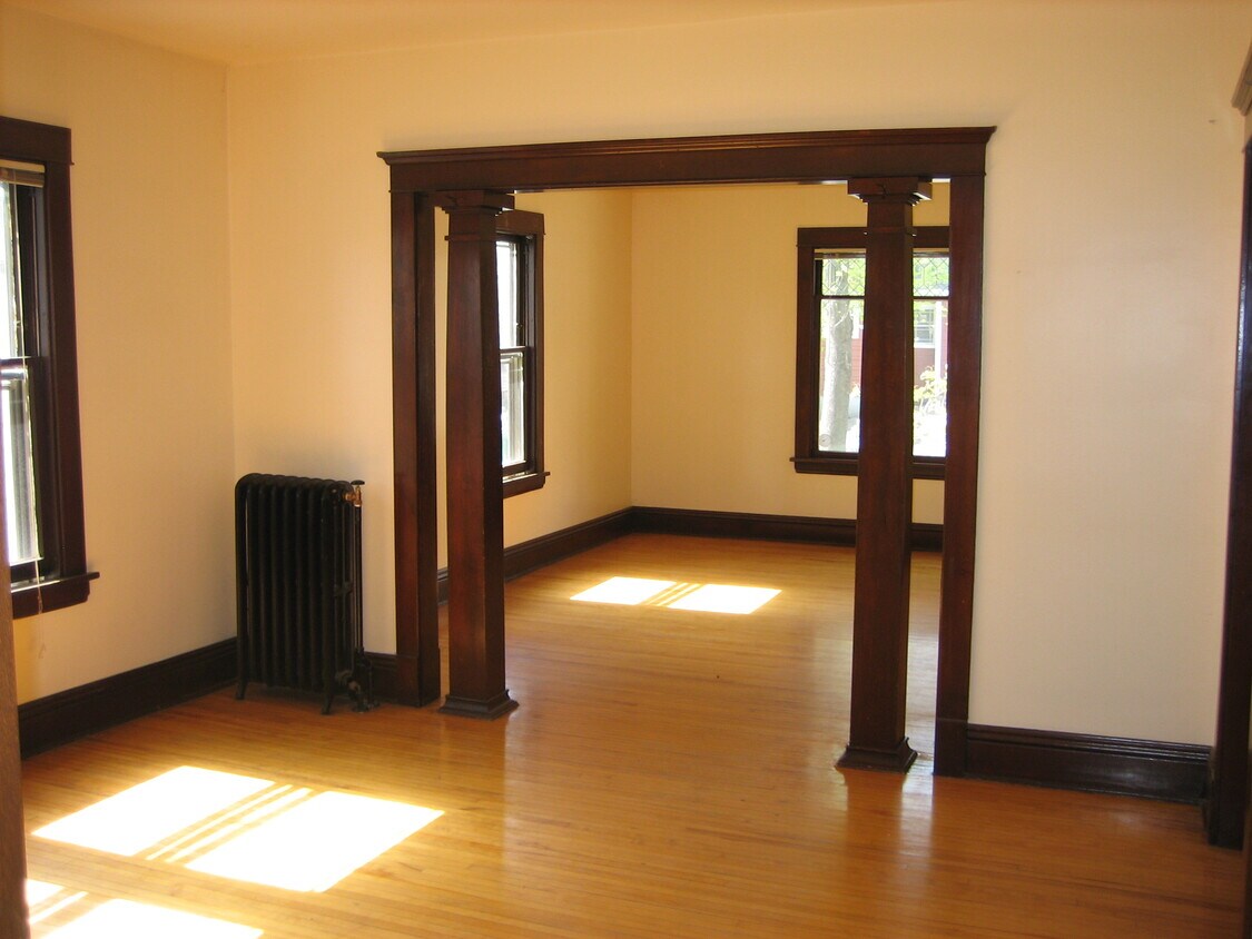 Primary Photo - 318 6th Ave NE
