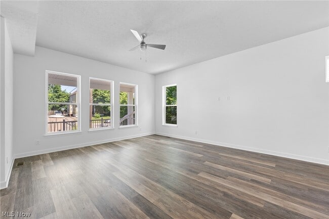 Building Photo - 2260 E 100th St