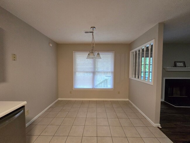 Building Photo - 2904 Rosemeade~Meadowbrook