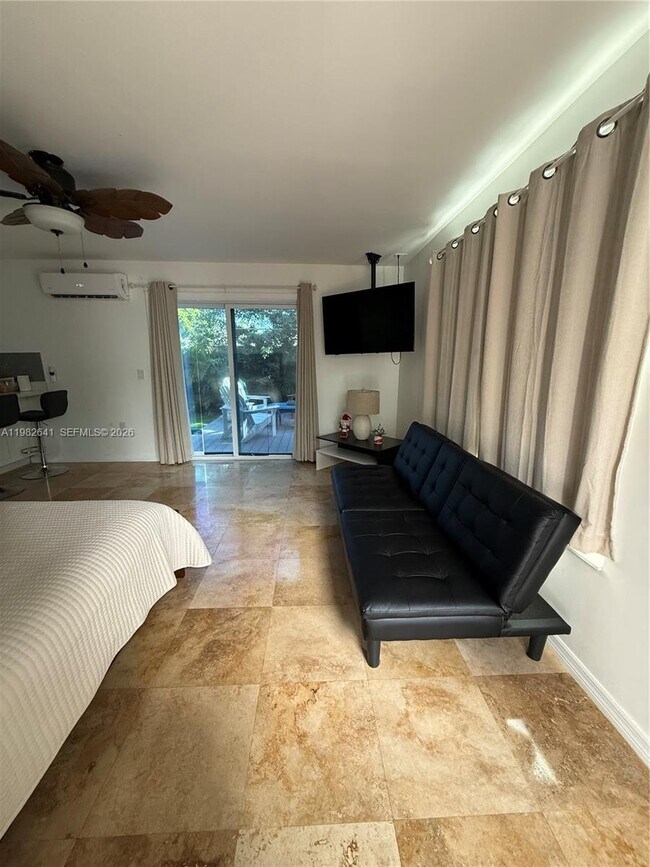 Building Photo - 1432 NE 5th Ave