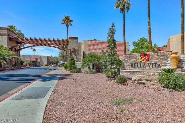 Foto del edificio - 5081 River Glen Dr