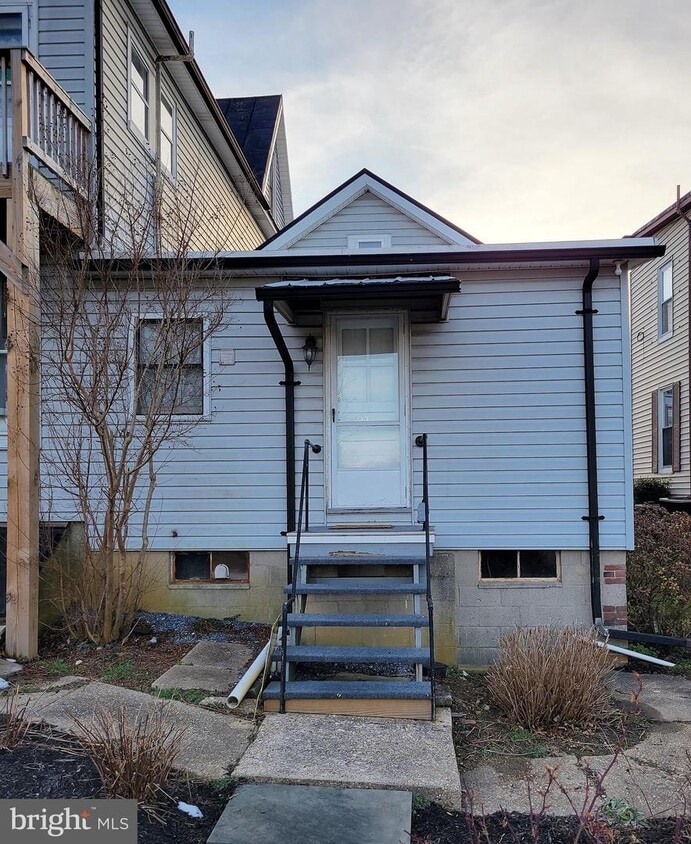 211 Main St Unit REAR, Reisterstown, MD 21136 Room for Rent in