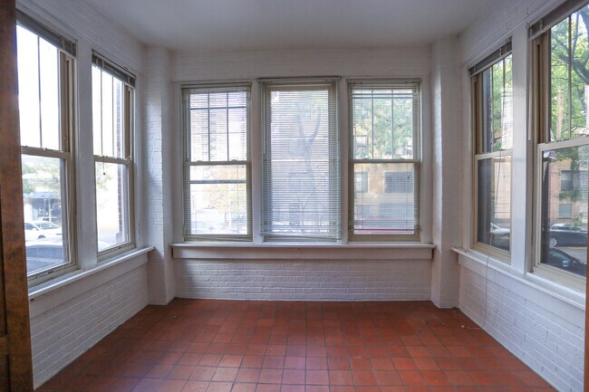 Building Photo - 5536 N Winthrop Ave