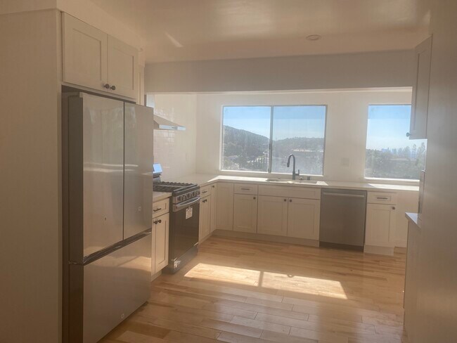 Foto del edificio - 1994 Hilldale Dr