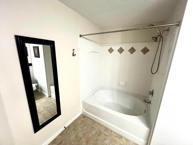 Building Photo - 9857 Baywinds Blvd