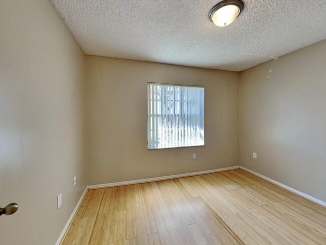 Foto del edificio - 3400 NW 78th Ave