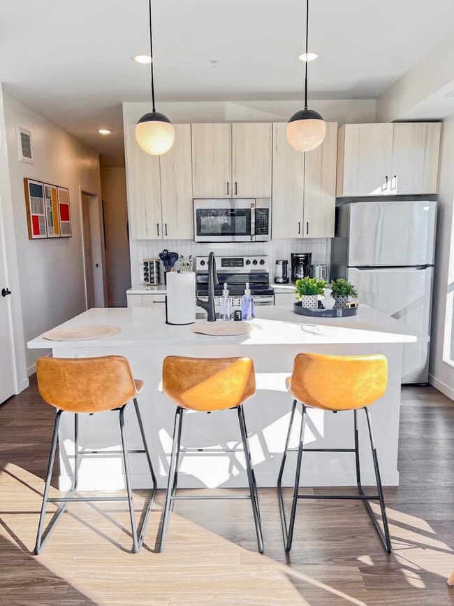 Building Photo - 338 NE 2nd St