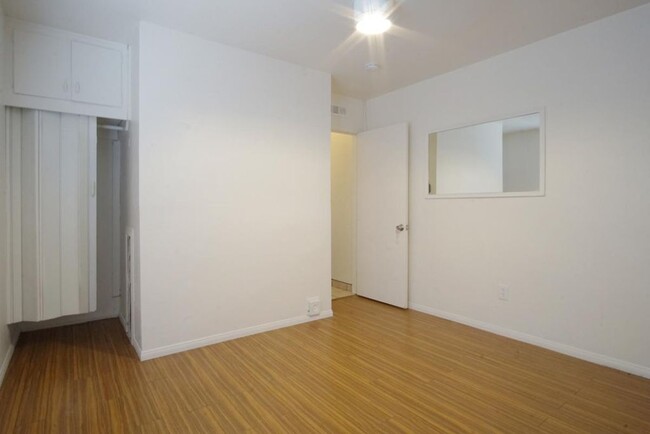Foto del edificio - 6470 Montezuma Rd