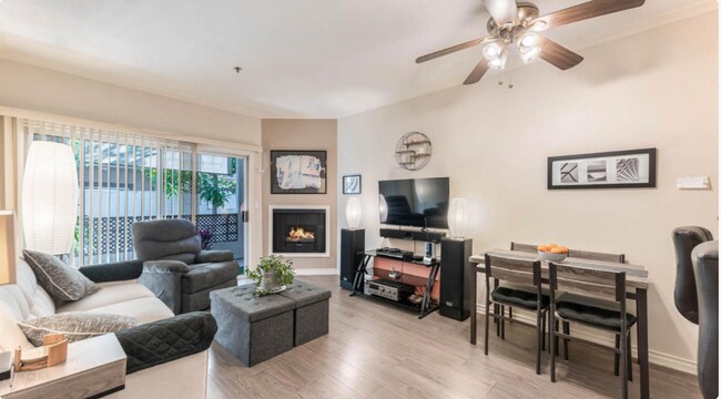 Living Room - 300 N El Molino Ave