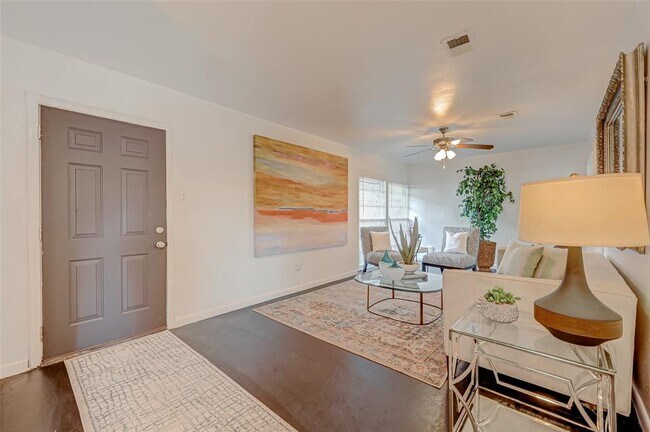 Building Photo - 1127 Du Barry Ln