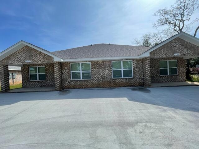 Building Photo - 2168 Paloma St