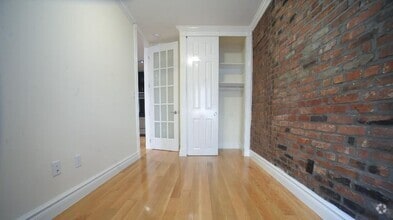 Building Photo - 562 Hudson St