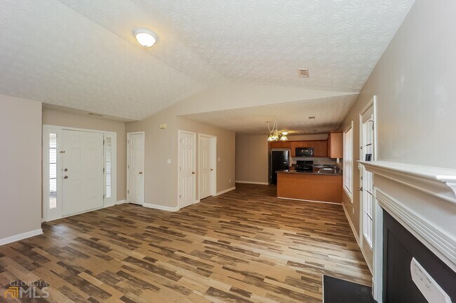 Building Photo - 45 Canterbury Dr