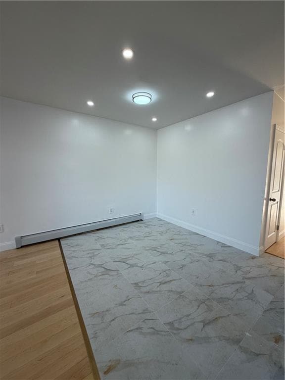 Foto del edificio - 2554 Cropsey Ave