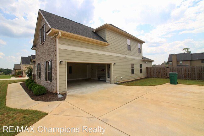 Building Photo - 5 br, 3.5 bath House - 102 Lee Road 2212