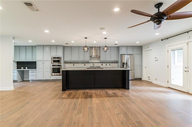 Foto del edificio - 11911 Brookwood Rd