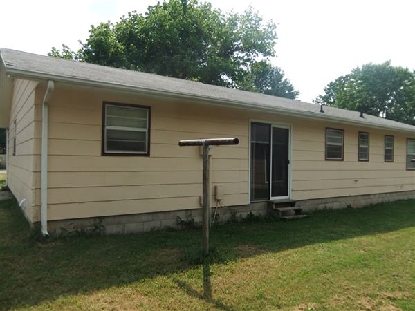Building Photo - 826 Riverside Dr