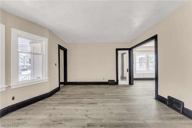 Building Photo - 1063 E 171st St