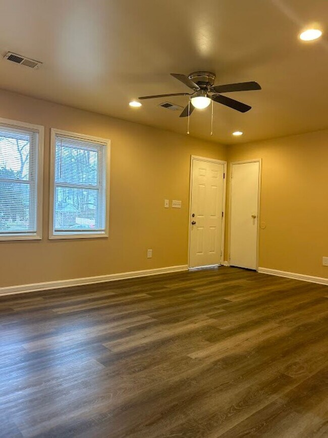 Foto del edificio - 3 bed 1 bath in Decatur!