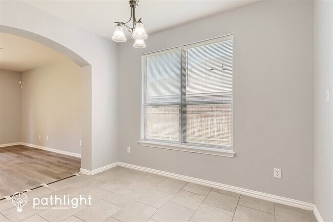 Building Photo - 621 Hot Spring Valley
