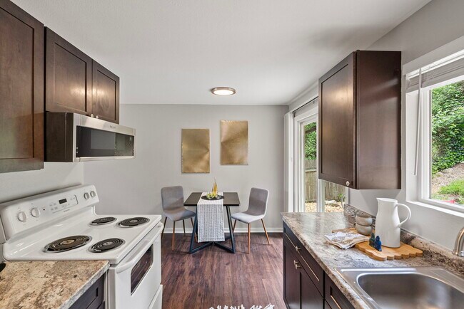 Foto del edificio - 3226 Halverson Ave