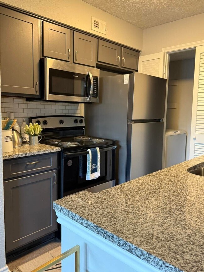 Foto del edificio - 3737 Timberglen Rd