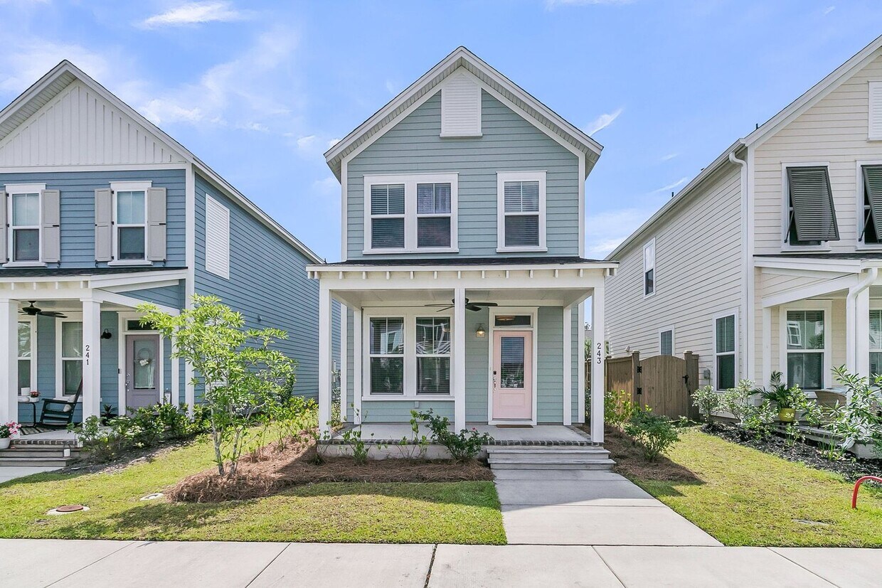 Foto principal - Beautifully Upgraded 3 Bedroom, 2.5 Bathro...