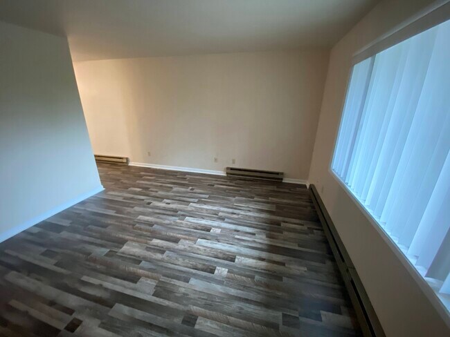 Foto del edificio - 1701 Lakeway Dr