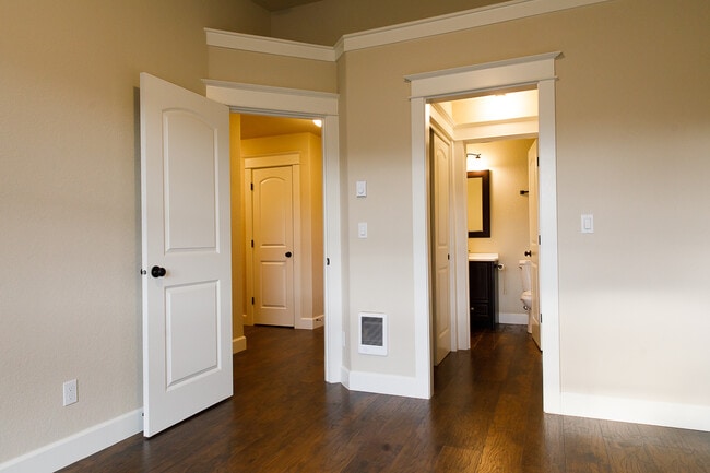 Building Photo - 419 N 11th St