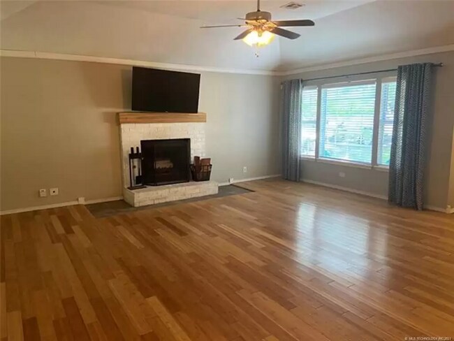 Foto del edificio - 11214 S Nandina Ave