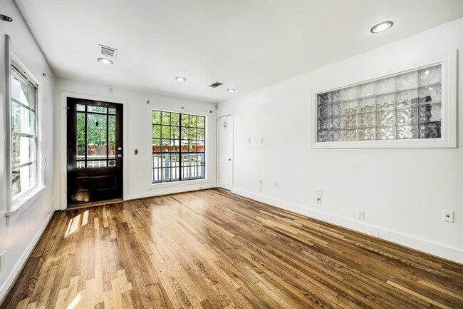 Building Photo - 210 Westcott St