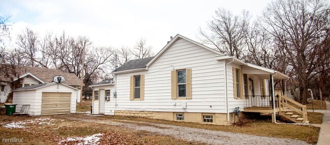 Building Photo - 2 br, 0.5 bath House - 301 West Madison Av...