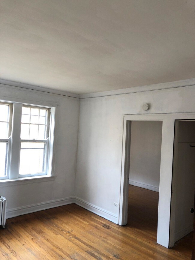 Building Photo - 2115 S Oak Park Ave